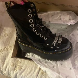 Jadon Max Chain Boot Doc Marten